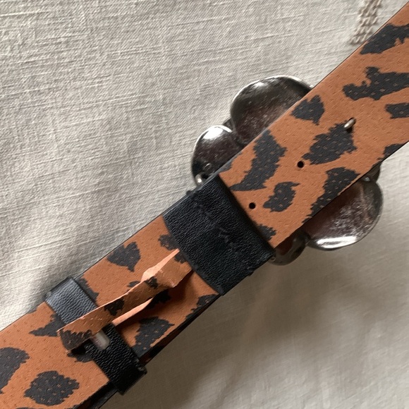 BETSEY JOHNSON BLACK SILVER HEAVY ROSETTE BUCKLE BELT LEOPARD INSIDE BELT SZ S - Picture 12 of 14